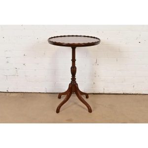 Baker Furniture Style Georgian Carved Mahogany Pedestal Tea Table