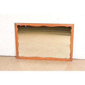 Ethan Allen American Colonial Carved Maple Framed Wall Mirror, 1970s