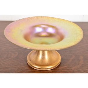 Louis Comfort Tiffany Furnaces Favrile Iridescent Art Glass and Bronze Doré Footed Centerpiece Bowl, 1920s