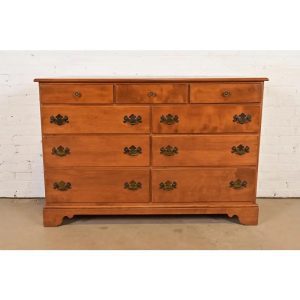 Ethan Allen American Colonial Solid Maple Nine-Drawer Dresser or Chest of Drawers, Circa 1970s