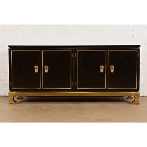 Mastercraft Hollywood Regency Chinoiserie Lacquered Faux Burl Wood and Brass Sideboard Credenza, 1970s