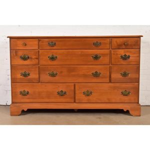 Ethan Allen American Colonial Solid Maple Eleven-Drawer Dresser or Chest of Drawers, Circa 1970s