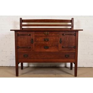 Gustav Stickley Antique Mission Oak Arts & Crafts Strap Hinge Sideboard, Circa 1910