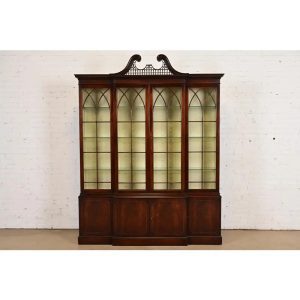 Baker Furniture Georgian Carved Flame Mahogany Lighted Breakfront Bookcase Cabinet, Circa 1960s