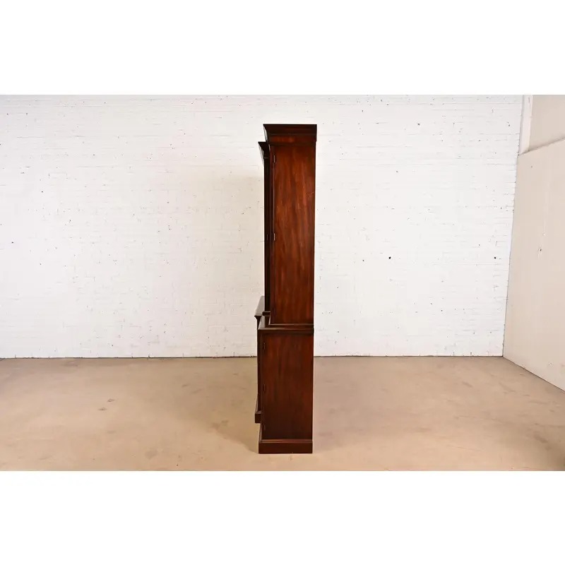 Henkel Harris Georgian Carved Mahogany Lighted Breakfront Bookcase Cabinet - Image 10