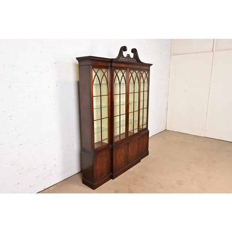 Baker Furniture Georgian Carved Flame Mahogany Lighted Breakfront Bookcase Cabinet, Circa 1960s - Image 3