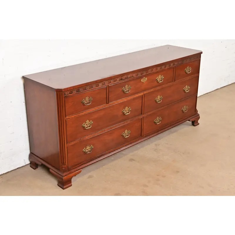 Baker Furniture Chippendale Carved Mahogany Seven-Drawer Dresser or Chest of Drawers - Image 4