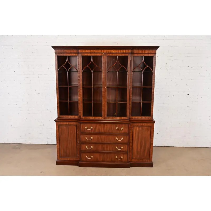 Henkel Harris Georgian Carved Mahogany Lighted Breakfront Bookcase Cabinet - Image 4