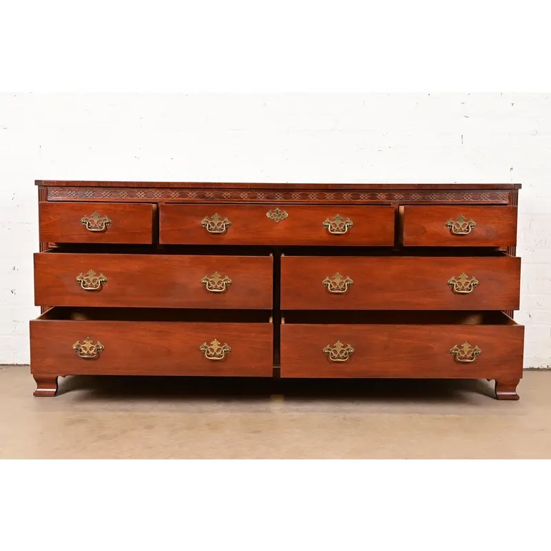 Baker Furniture Chippendale Carved Mahogany Seven-Drawer Dresser or Chest of Drawers - Image 5