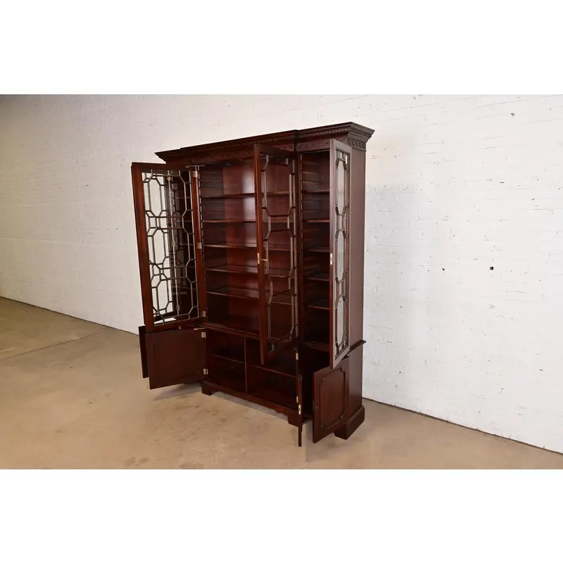 Kindel Furniture Georgian Carved Mahogany Lighted Breakfront Bookcase Cabinet - Image 6