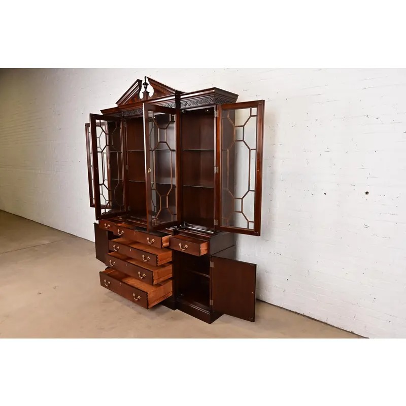 Stickley Chippendale Carved Flame Mahogany Lighted Breakfront Bookcase Cabinet - Image 6