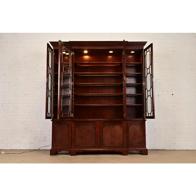 Kindel Furniture Georgian Carved Mahogany Lighted Breakfront Bookcase Cabinet - Image 7