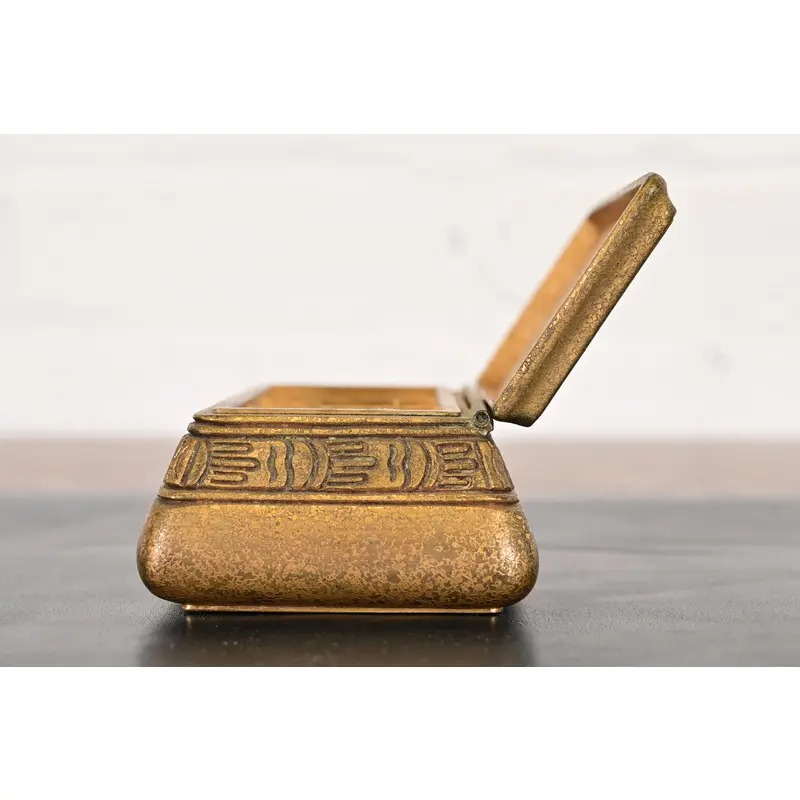 Tiffany Studios New York American Indian Pattern Bronze Doré Stamp Box - Image 8