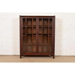 Stickley Brothers Style Antique Mission Oak Arts & Crafts Bookcase Cabinet, Circa 1920s