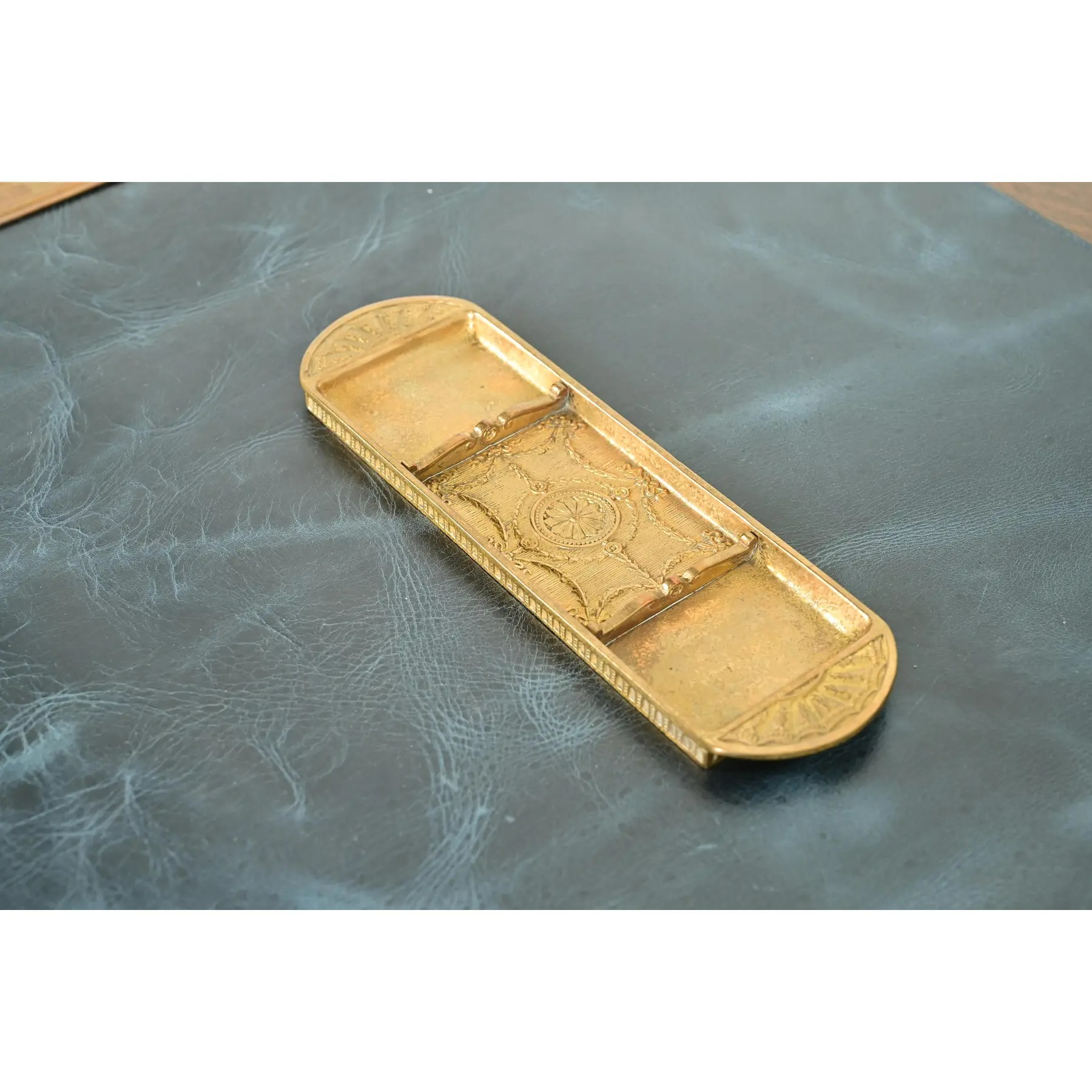 Tiffany Studios New York Adam Pattern Bronze Doré Pen Tray - Image 3