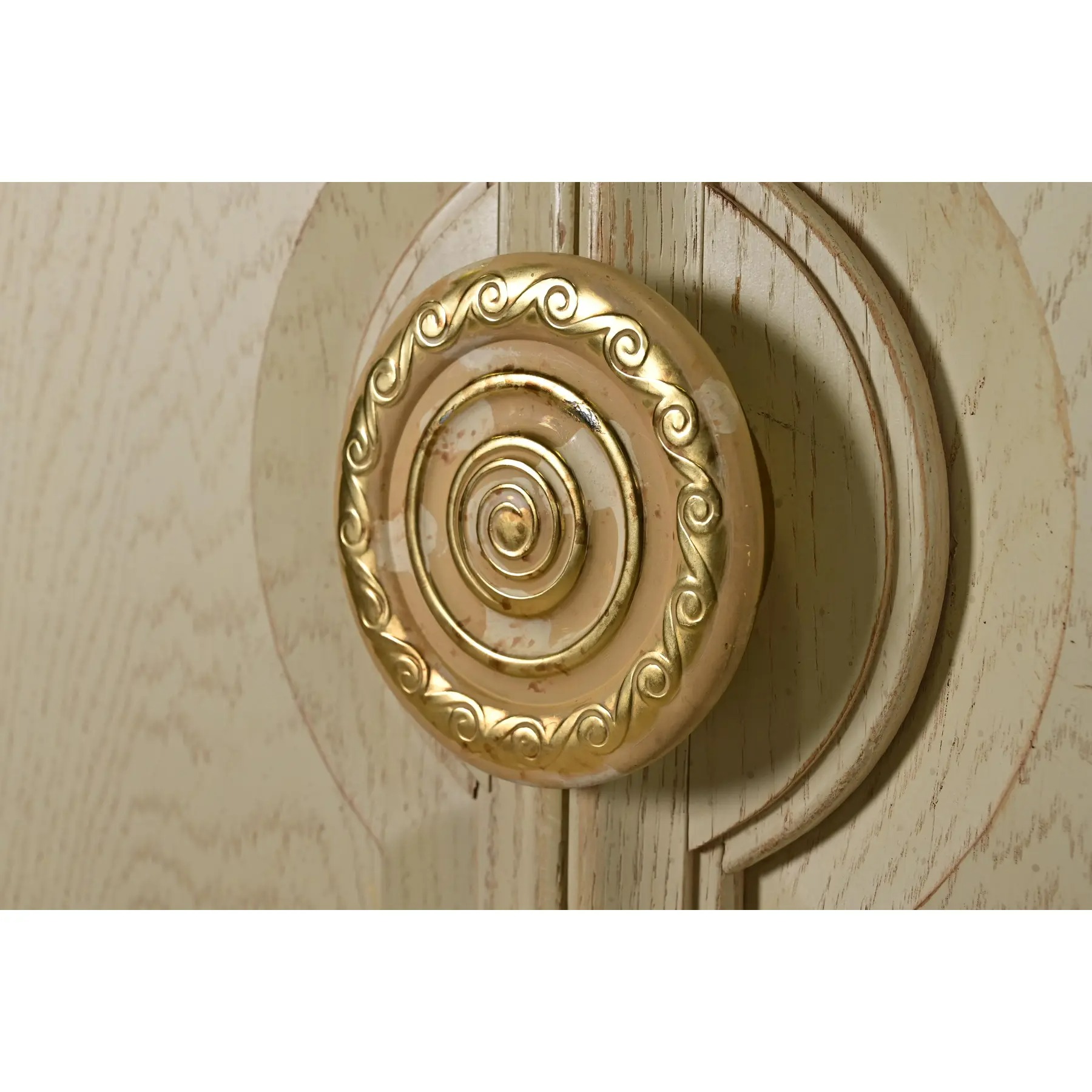 Thomasville Mediterranean Oak Armoire Dresser or Gentleman's Chest, Circa 1970s - Image 7