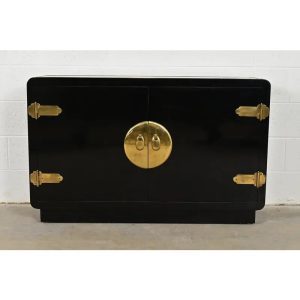 Mastercraft Mid-Century Hollywood Regency Black Lacquer and Brass Bar Cabinet, 1970s