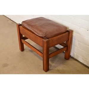 Stickley Brothers Antique Mission Oak Arts & Crafts Leather Upholstered Footstool or Ottoman, Circa 1910