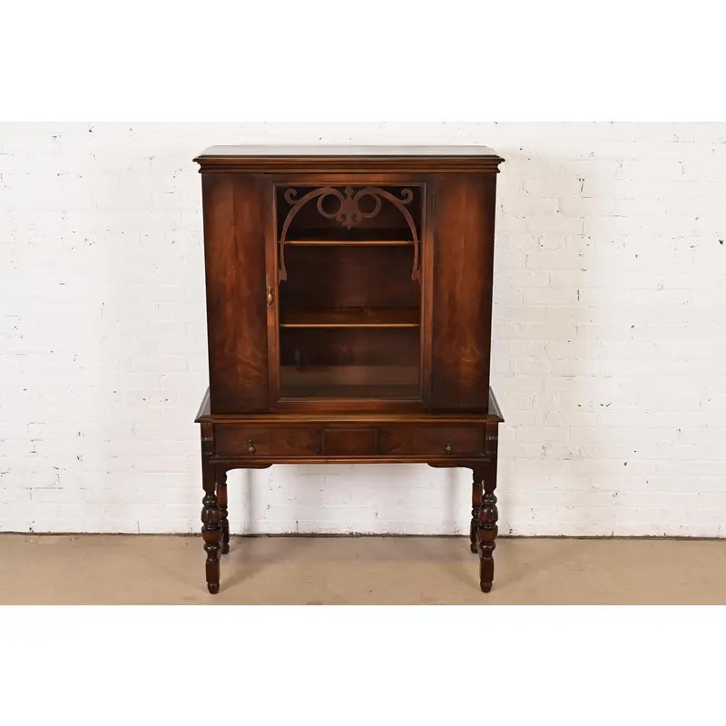 Antique French Renaissance Revival Carved Oak Breakfront Bookcase or Bar Cabinet, Circa 1880s - Image 2