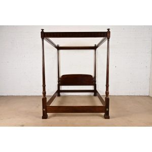 Henredon Georgian Carved Mahogany Four-Poster Queen Size Canopy Bed