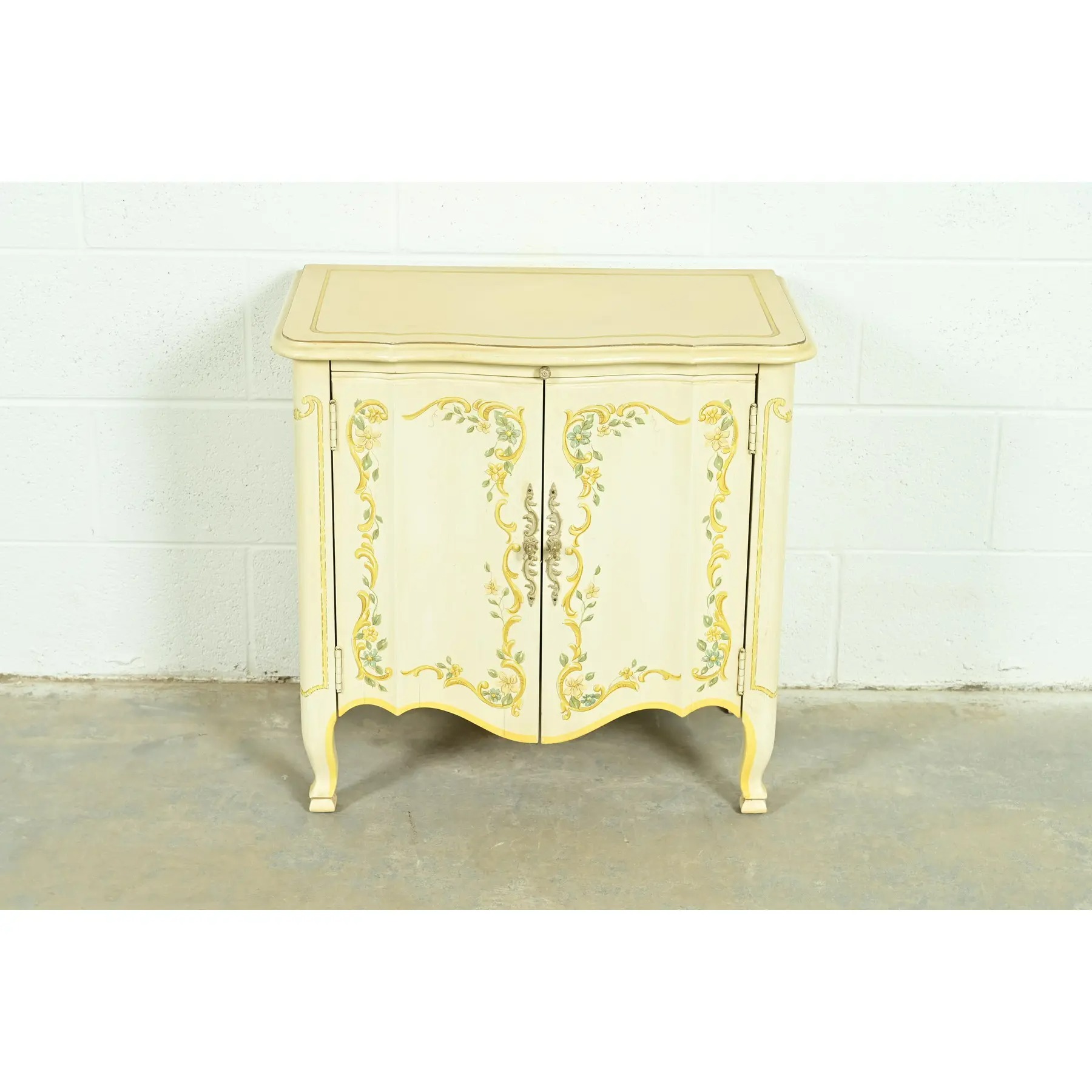 Drexel Heritage French Provincial Louis XV Cream Lacquered Paint-Decorated Nightstand, 1970s - Image 2