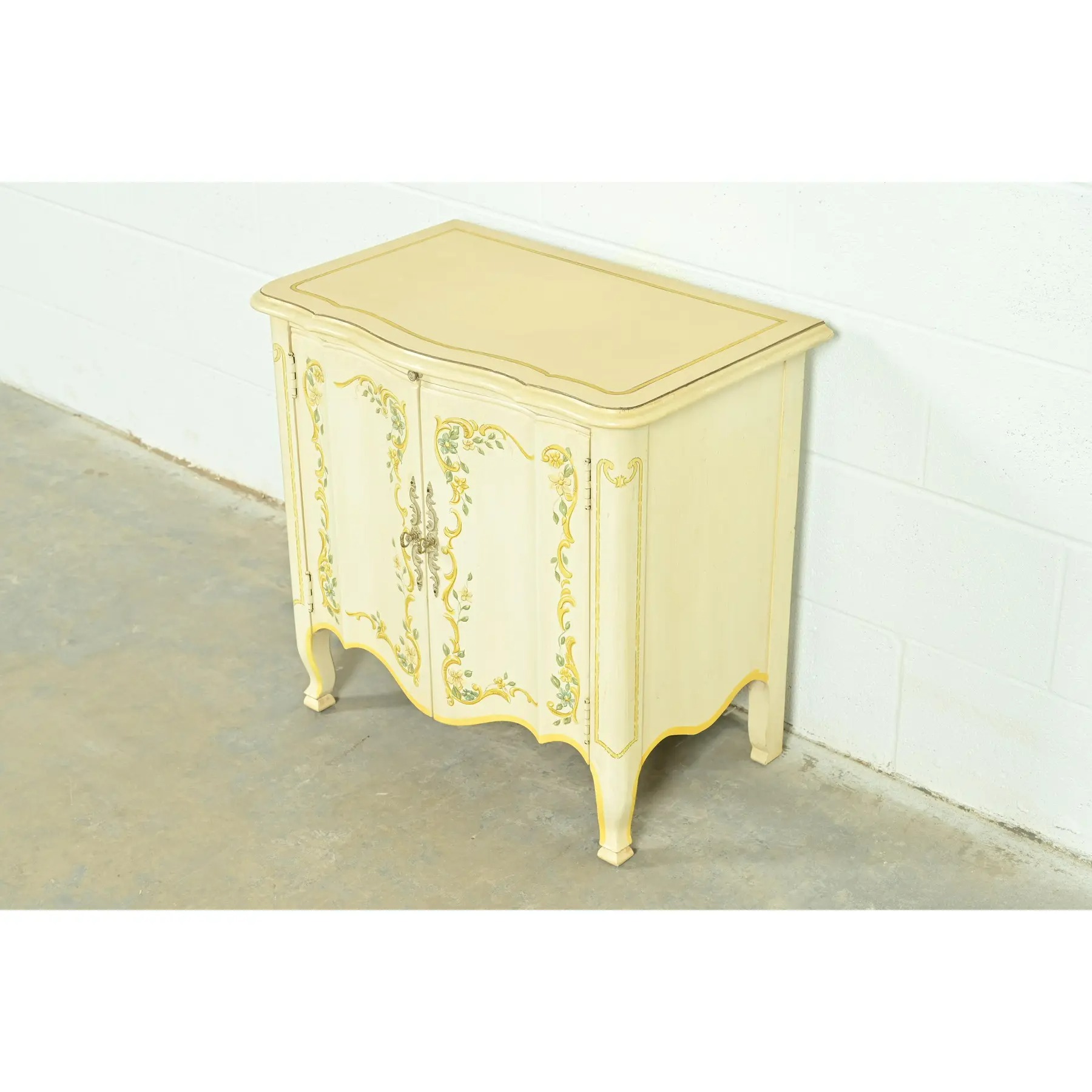Drexel Heritage French Provincial Louis XV Cream Lacquered Paint-Decorated Nightstand, 1970s - Image 3