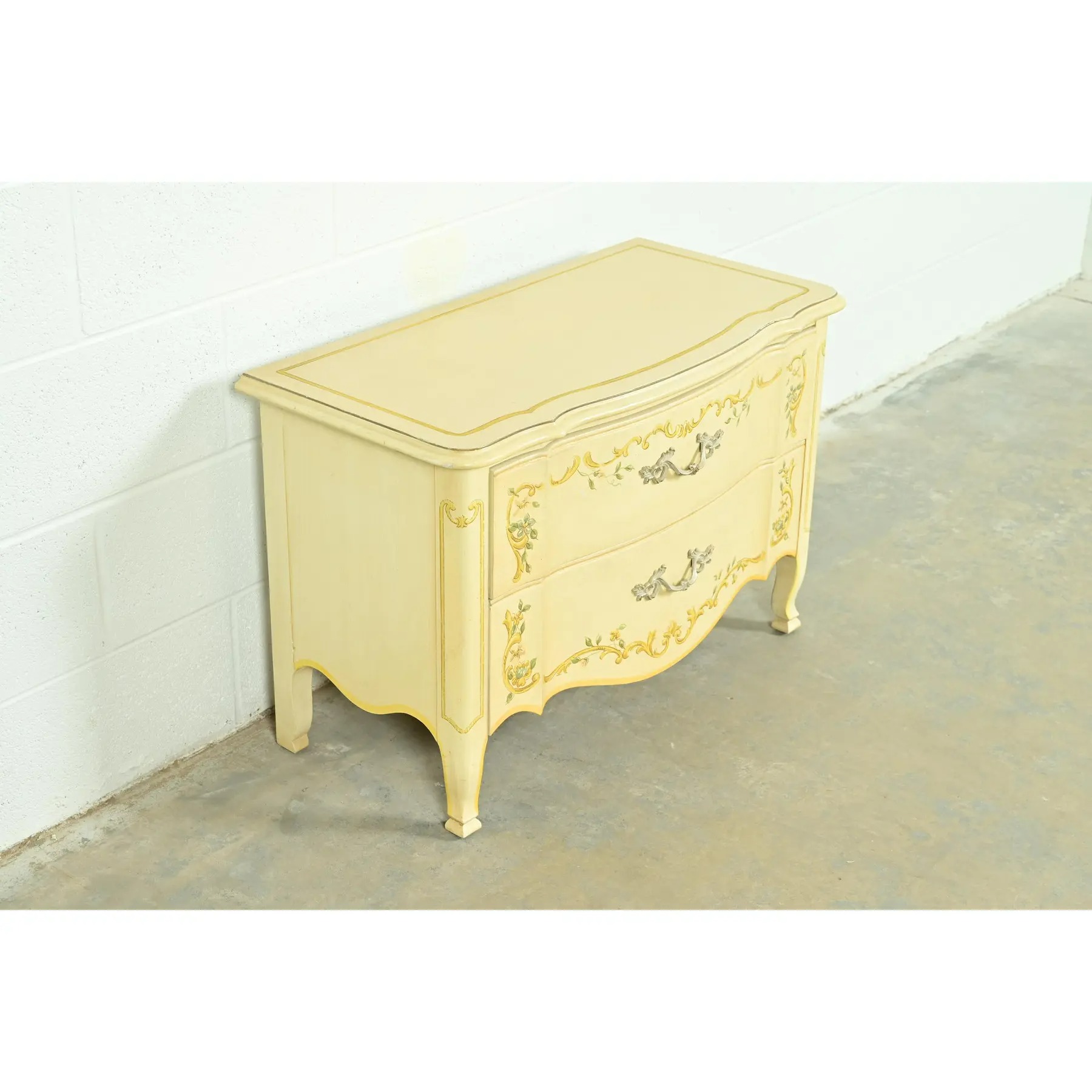 Drexel Heritage French Provincial Louis XV Cream Lacquered Paint-Decorated Commode or Bedside Chest, 1970s - Image 4