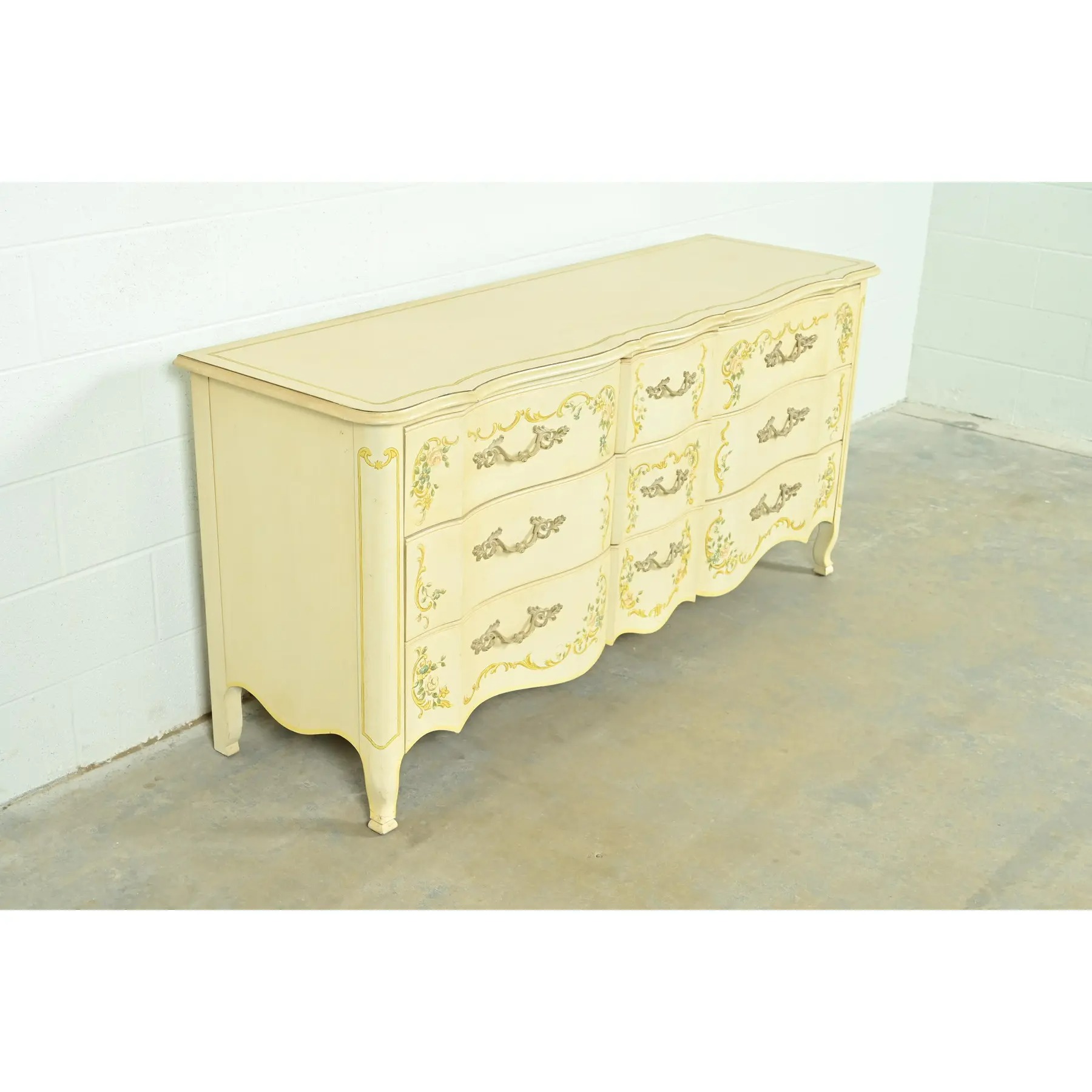 Drexel Heritage French Provincial Louis XV Cream Lacquered Paint-Decorated Triple Dresser or Credenza, 1970s - Image 4
