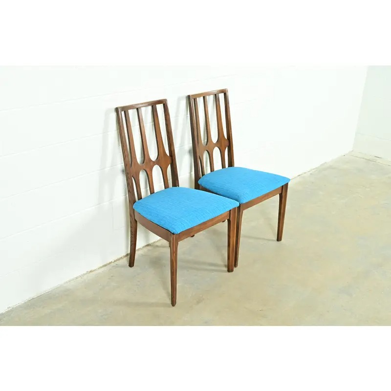 Broyhill Brasilia Mid-Century Modern Sculpted Walnut Side Chairs or Dining Chairs, Pair - Image 4