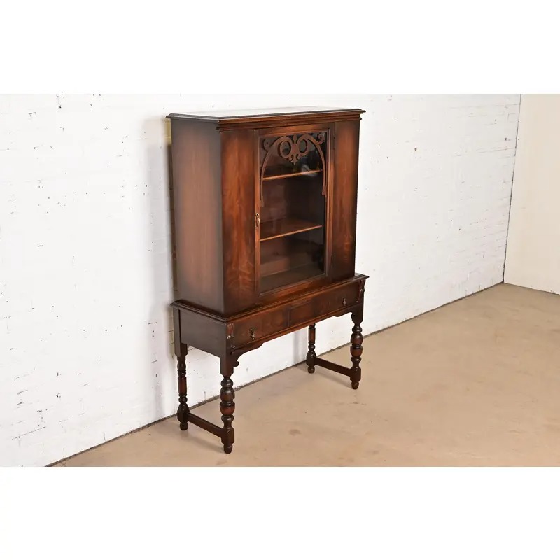 Antique French Renaissance Revival Carved Oak Breakfront Bookcase or Bar Cabinet, Circa 1880s - Image 4
