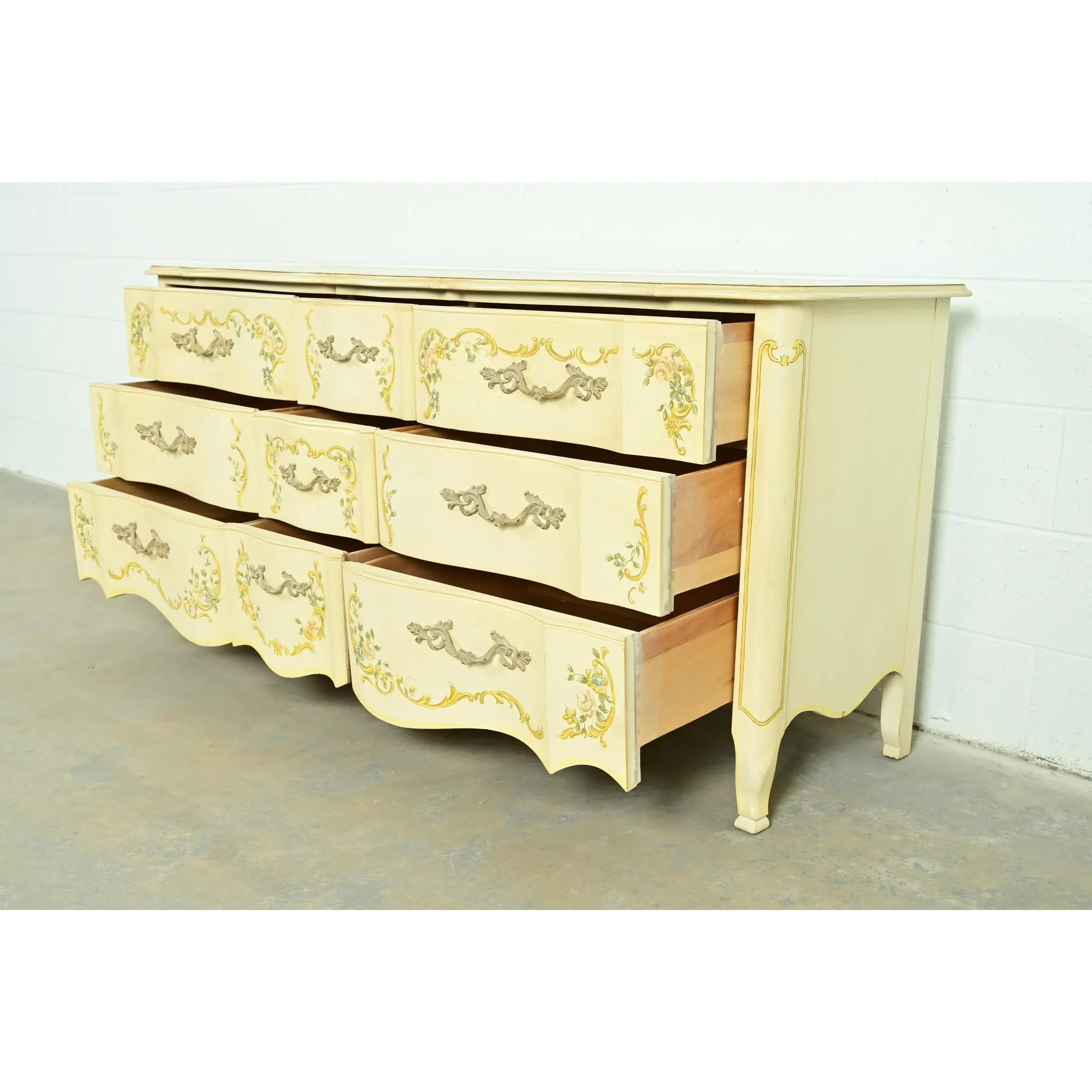 Drexel Heritage French Provincial Louis XV Cream Lacquered Paint-Decorated Triple Dresser or Credenza, 1970s - Image 6