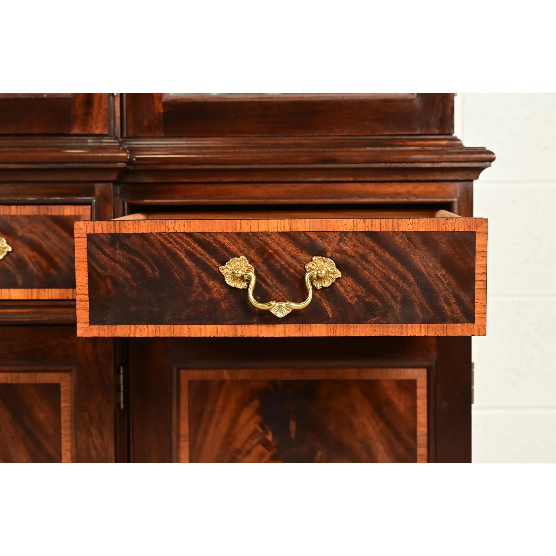 Stickley Georgian Flame Mahogany Lighted Breakfront Bookcase Cabinet - Image 6