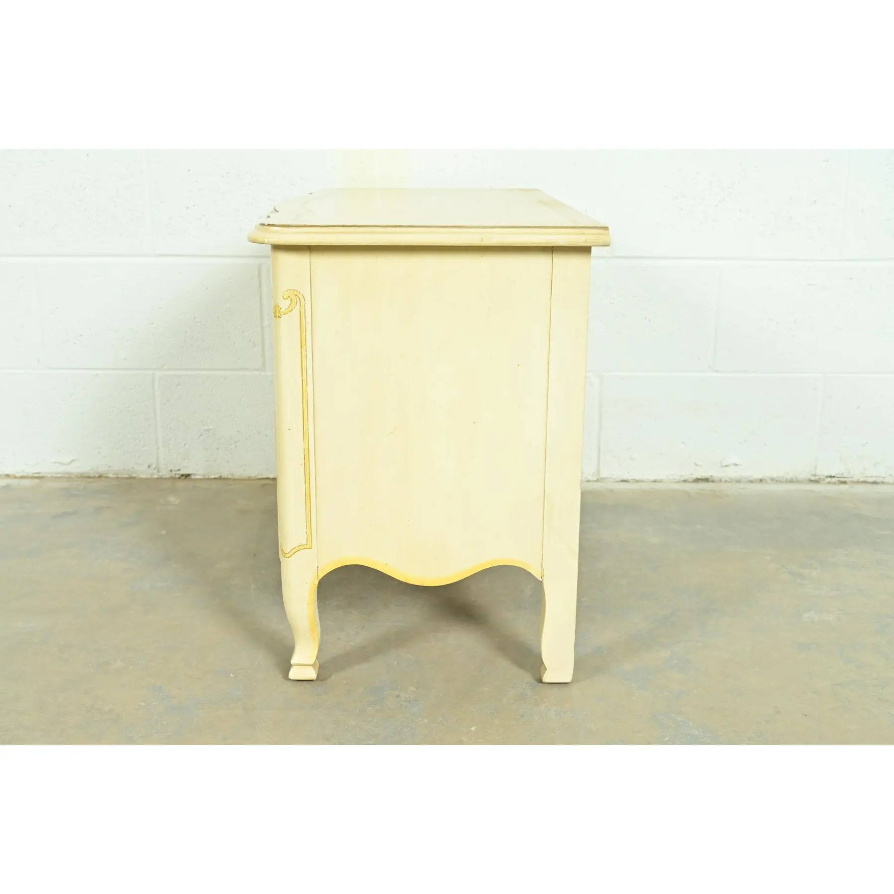 Drexel Heritage French Provincial Louis XV Cream Lacquered Paint-Decorated Commode or Bedside Chest, 1970s - Image 9