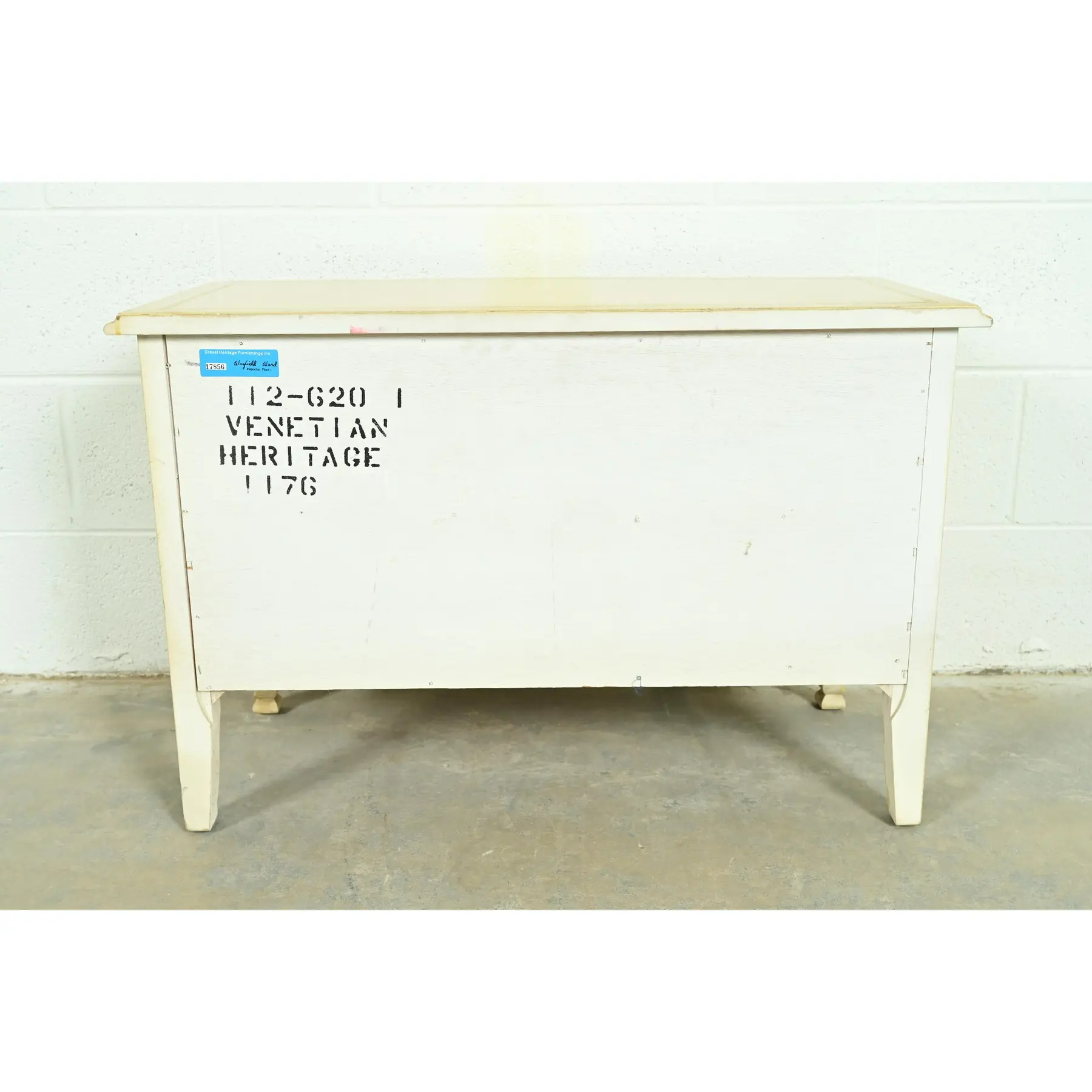 Drexel Heritage French Provincial Louis XV Cream Lacquered Paint-Decorated Commode or Bedside Chest, 1970s - Image 11