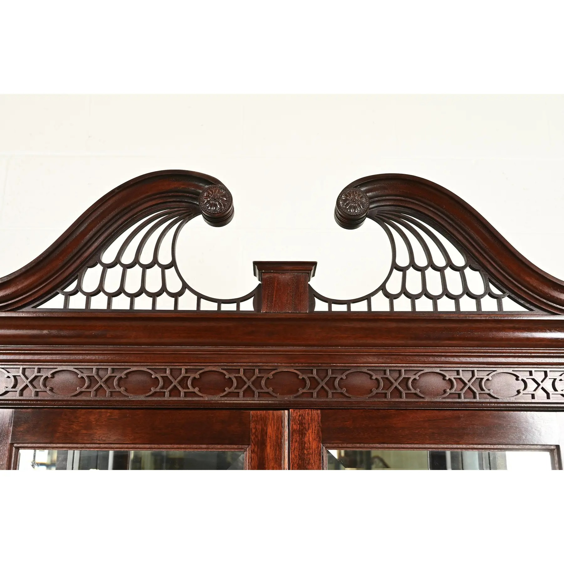 Stickley Georgian Flame Mahogany Lighted Breakfront Bookcase Cabinet - Image 8