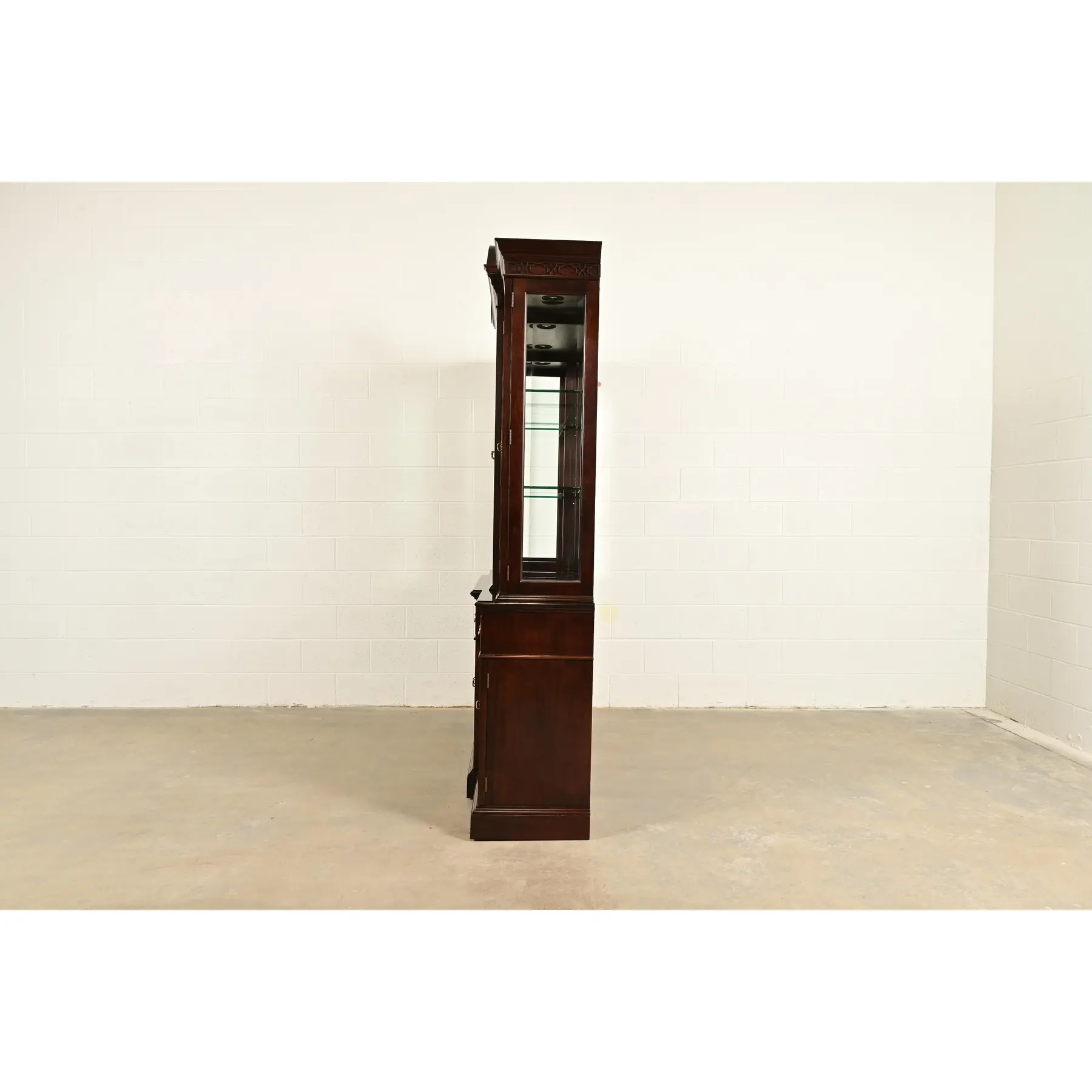 Stickley Georgian Flame Mahogany Lighted Breakfront Bookcase Cabinet - Image 10