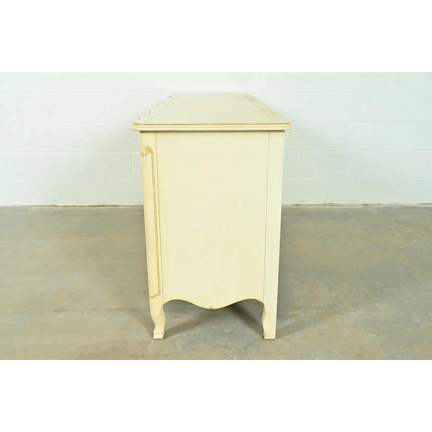 Drexel Heritage French Provincial Louis XV Cream Lacquered Paint-Decorated Triple Dresser or Credenza, 1970s - Image 11