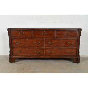 Henredon Georgian Carved Mahogany Seven-Drawer Dresser or Credenza