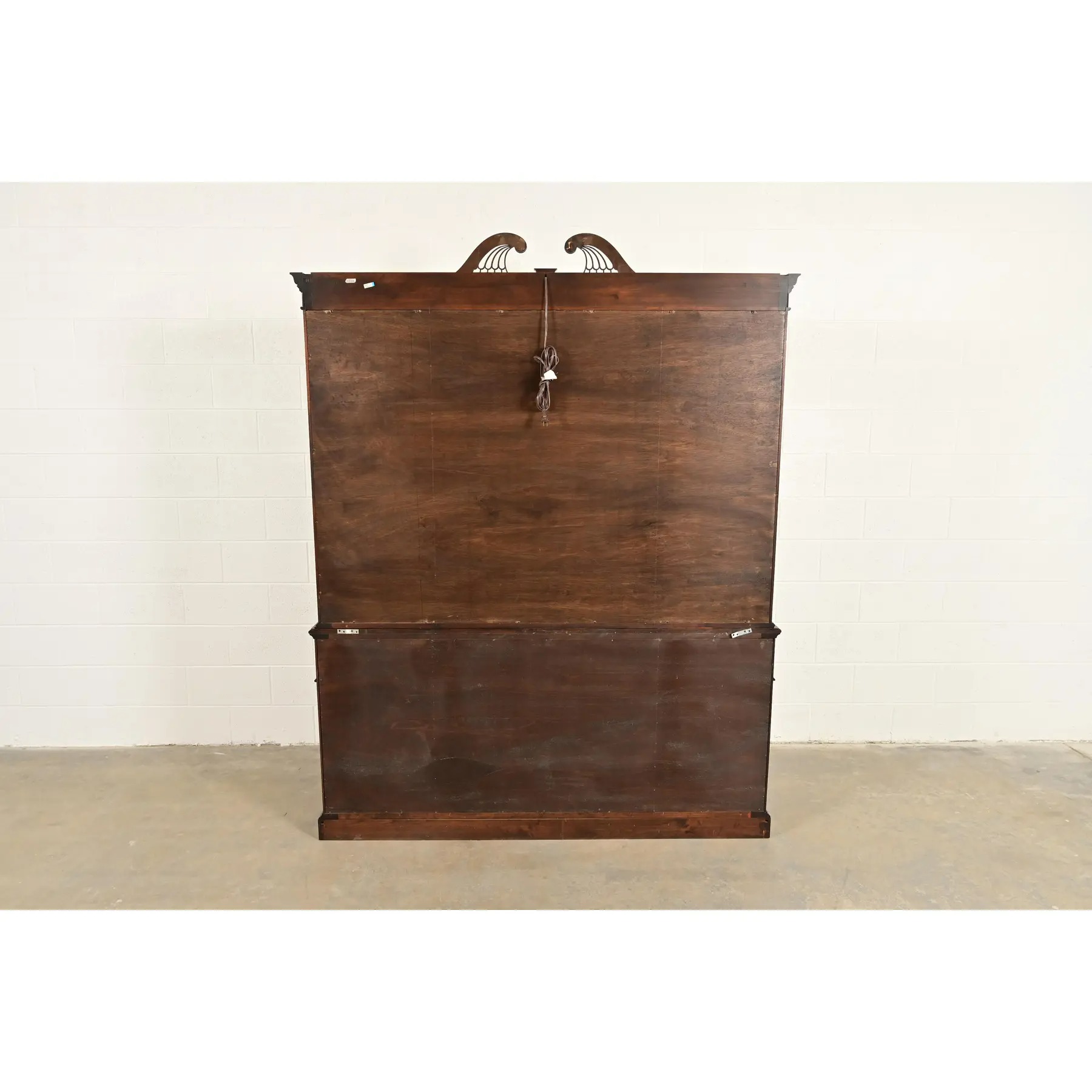 Stickley Georgian Flame Mahogany Lighted Breakfront Bookcase Cabinet - Image 11