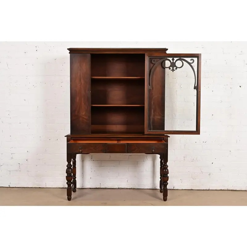 Antique French Renaissance Revival Carved Oak Breakfront Bookcase or Bar Cabinet, Circa 1880s - Image 5