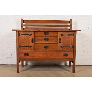 Gustav Stickley Antique Mission Oak Arts & Crafts Strap Hinge Sideboard, Circa 1910