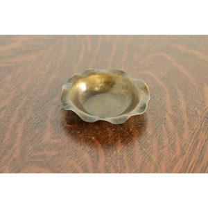 Arthur Cole for Avon Coppersmith Arts & Crafts Hammered Brass Ruffled Edge Ashtray or Catchall, 1930s