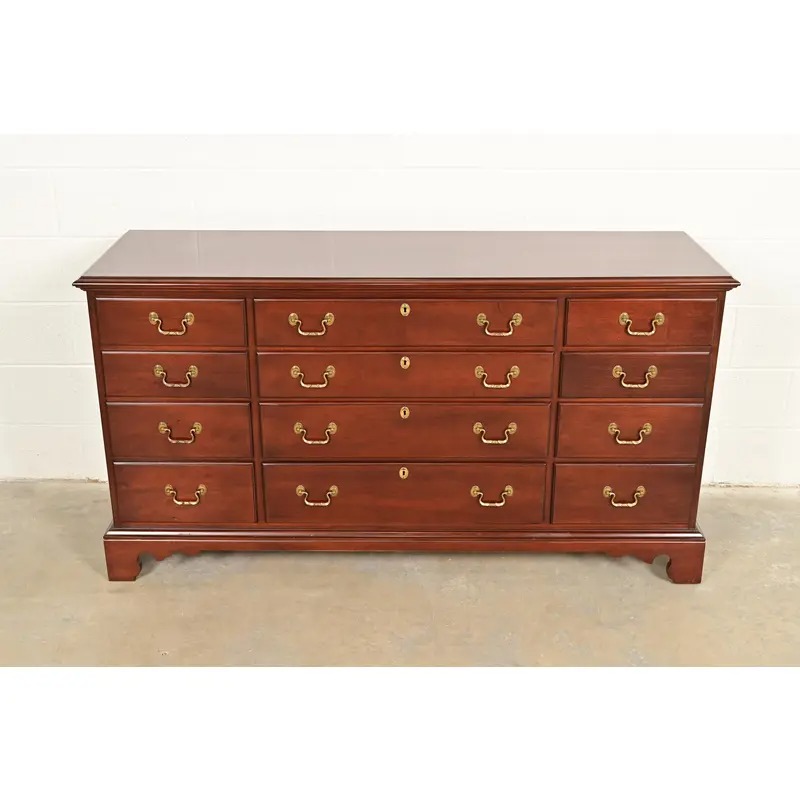 Henkel Harris Style Georgian Solid Mahogany Twelve-Drawer Dresser - Image 2