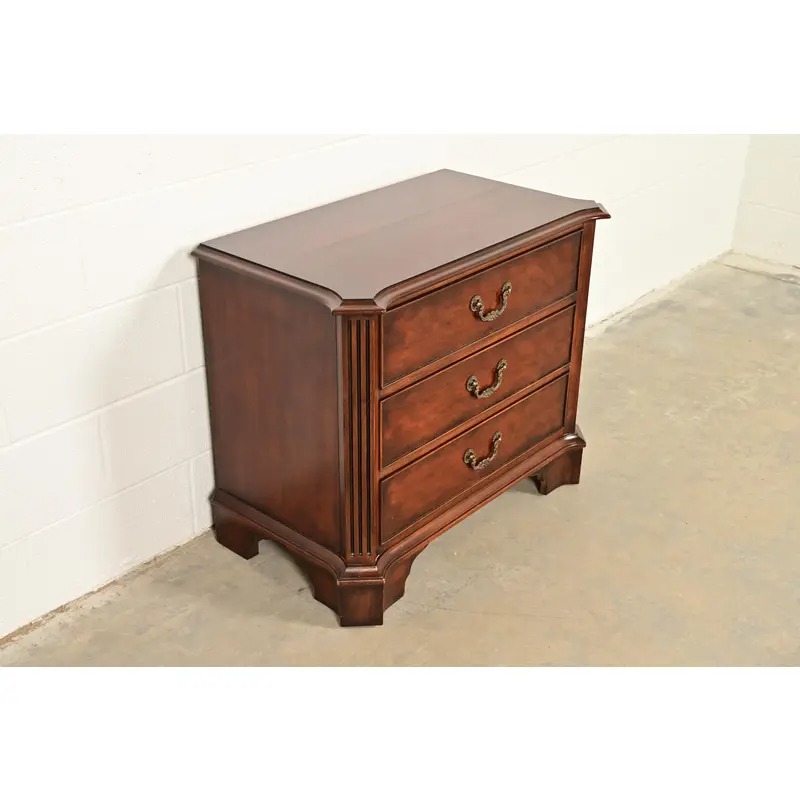 Henredon Georgian Carved Mahogany Nightstand or Bachelor Chest - Image 3