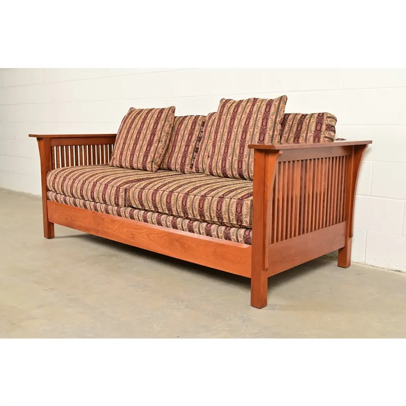 Stickley Mission Arts and Crafts Cherry Wood Spindle Settle Sofa - Image 3