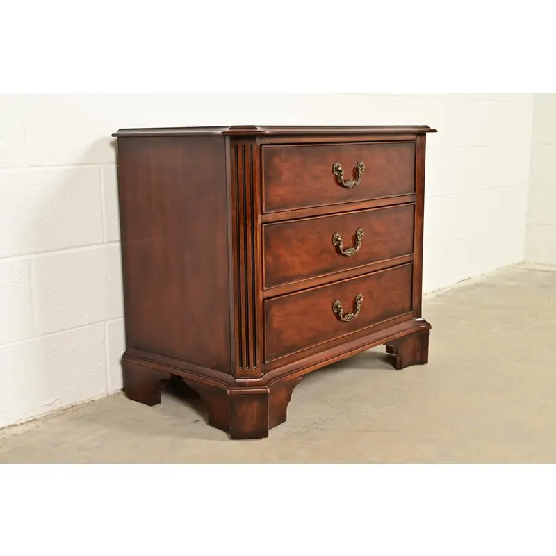 Henredon Georgian Carved Mahogany Nightstand or Bachelor Chest - Image 4