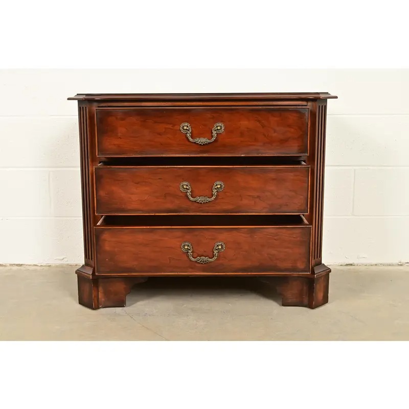 Henredon Georgian Carved Mahogany Nightstand or Bachelor Chest - Image 5