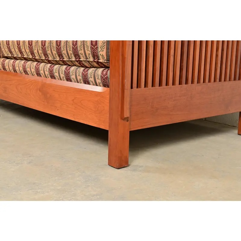 Stickley Mission Arts and Crafts Cherry Wood Spindle Settle Sofa - Image 8