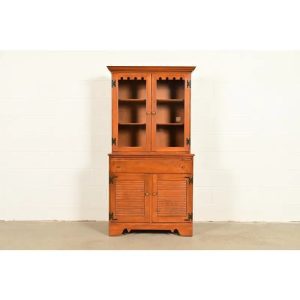 Ethan Allen American Colonial Solid Maple Breakfront Bookcase Cabinet, Circa 1960s