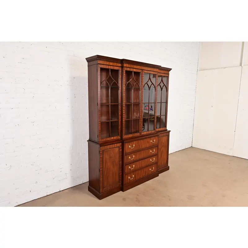 Henkel Harris Georgian Carved Mahogany Lighted Breakfront Bookcase Cabinet - Image 4